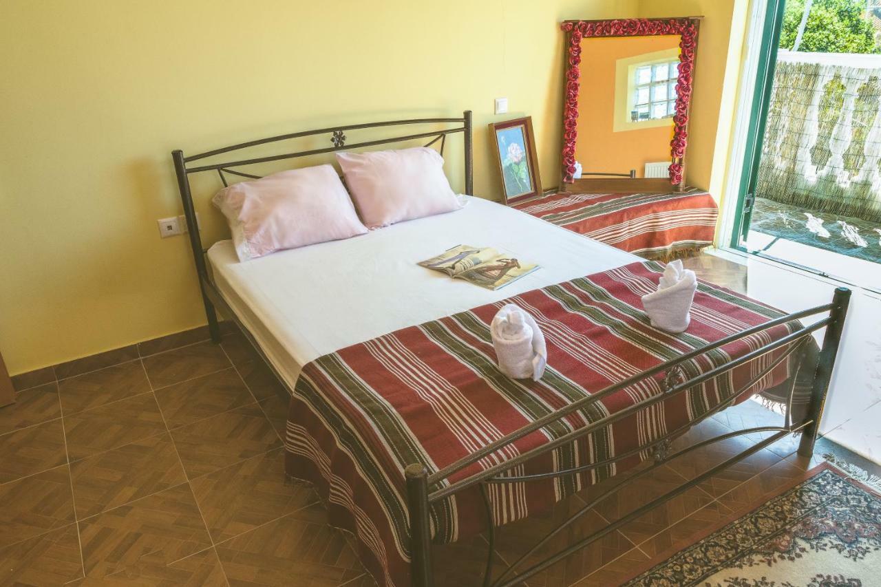 Modern Flat With Beautiful Views In South Of Corfu Apartment Лефкими Екстериор снимка